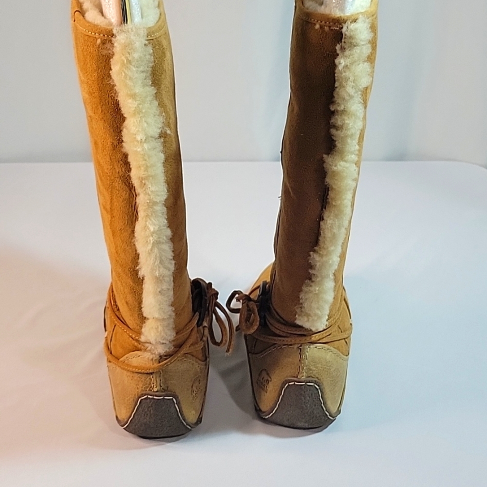 Sorel Tan Winter Boots with Cream Fur - Picture 8 of 12